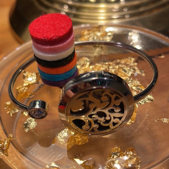 Tree of Life Aromatherapy Silver Bangle with Inserts GUC - Picture 3 of 3